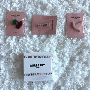 Burberry Her Pink Sample Set with Chic Pins